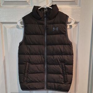 Under Armour Forrest Green Quilted Puffer Vest with Logo. youth Medium